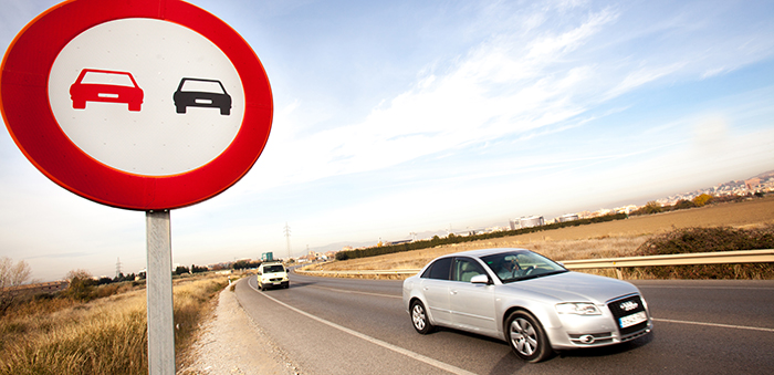 Sabes como adelantar, en Autoescuela Crespo te enseñamos